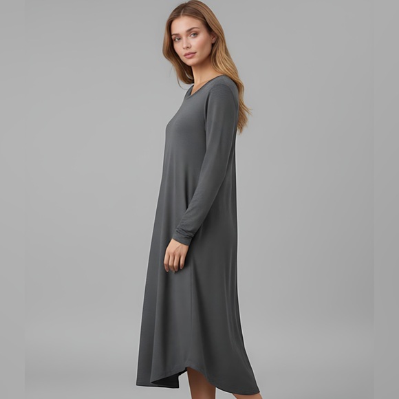 Tee Knit Curved Hem Dress With Pockets. - Picture 2 of 6